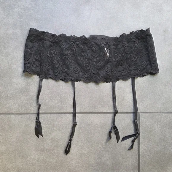 Cacique | Intimates & Sleepwear | Cacique Garter Belt